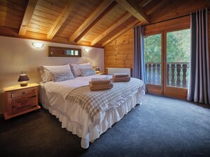 5 bedrooms, WiFi, bed sheets