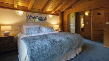 5 bedrooms, WiFi, bed sheets