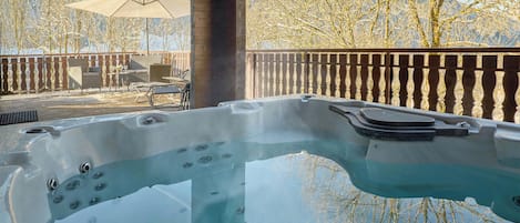 Bain à remous extérieur