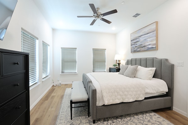 4 bedrooms, iron/ironing board, WiFi, bed sheets