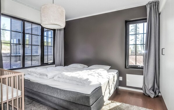 2 bedrooms, travel cot, free WiFi