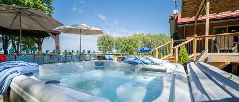 Baignoire à remous extérieure