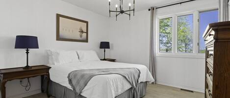 5 soveværelser, skrivebord, strygejern/strygebræt, weekendseng