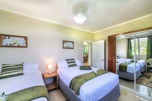 3 bedrooms, iron/ironing board, WiFi, bed sheets