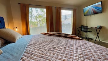 2 soverom, skrivebord, strykejern/-brett og wi-fi