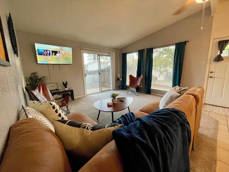 Smart TV. 2br/2bath King House 5 minutes to Downtown ATX!