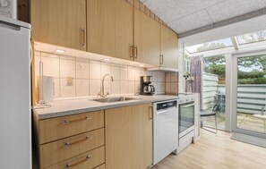 Geladeira, micro-ondas, cooktop, lava-louças