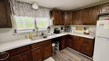 KylskÄp, mikrovÄgsugn, ugn och spishÀll