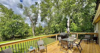 Charming 2-bedroom Cottage by the River