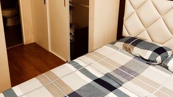 3 habitaciones, tabla de planchar con plancha, wifi y ropa de cama