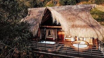 Cabaña familiar, varias camas, baño privado, vistas al río | 1 dormitorio y wifi gratis