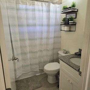 Towels, soap, shampoo, toilet paper