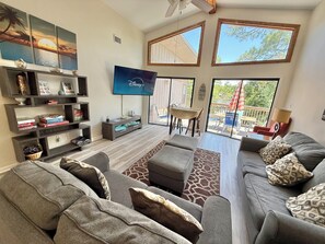 Smart TV - Dock & Drift - Mossy Cove (Navarre)