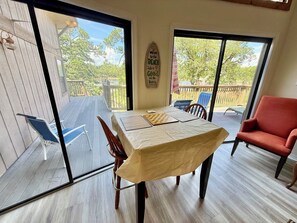 Interior - Dock & Drift - Mossy Cove (Navarre)