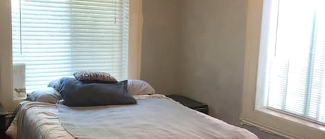 2 habitaciones, tabla de planchar con plancha y wifi gratis