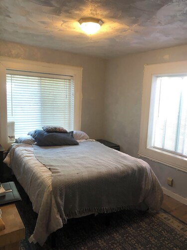 Cozy 2-bedroom house in charming Ashton with WiFi