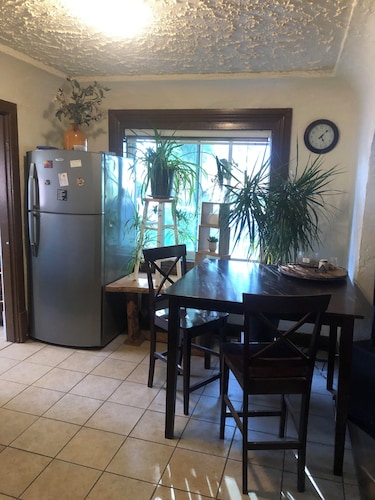 Cozy 2-bedroom house in charming Ashton with WiFi