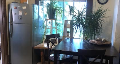 Cozy 2-bedroom house in charming Ashton with WiFi