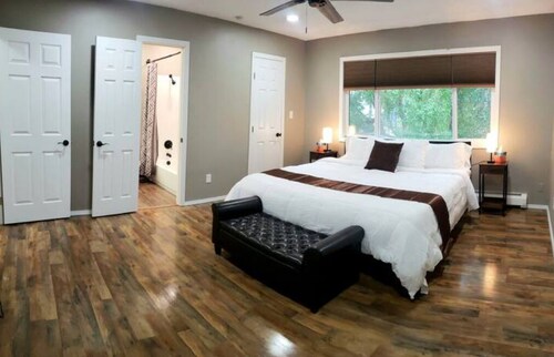 Caribou Flat II: Theater, Firepit & Private Yard!

