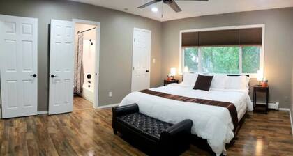 Caribou Flat II: Theater, Firepit & Private Yard!