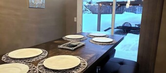 Caribou Flat: Fire & Ice. Theater, Firepit & Yard!