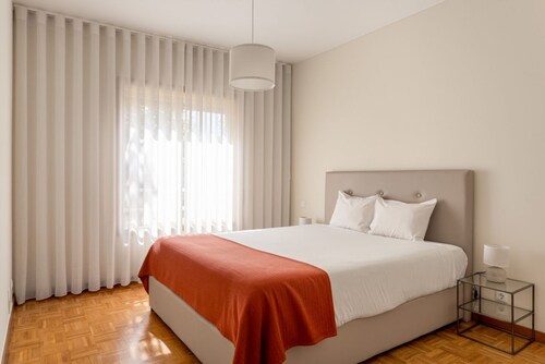 JOIVY Stylish City Centre Flat with Parking