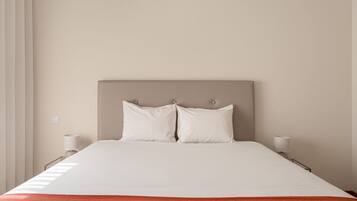 2 bedrooms, desk, iron/ironing board, WiFi