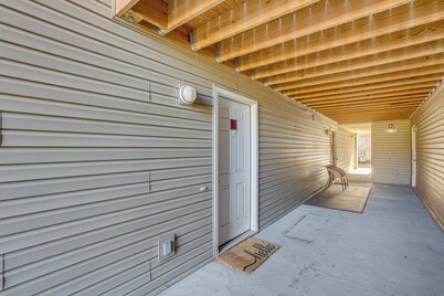 3 Mi to WVU: Condo w/ Deck in Morgantown