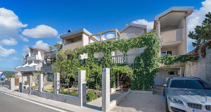 Gorgeous apartment in Pirovac with WiFi
