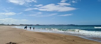 Studio with fabulous views over Pataua South & coast. Open spaces. Boat parking.