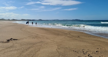 Studio with fabulous views over Pataua South & coast. Open spaces. Boat parking.