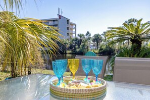 屋外ダイニングエリア