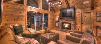 The Retreat at Laurel Creek- Screened Porch, Hot Tub, Outdoor Fireplace
