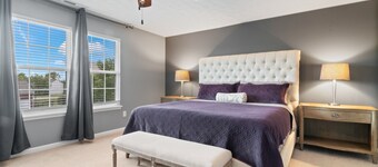 10 Min to Grand Park/3 Car Garage/Office