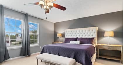 10 Min to Grand Park/3 Car Garage/Office