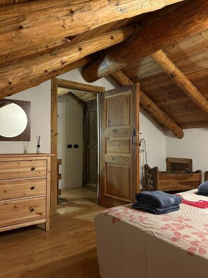 2 chambres, fer et planche à repasser, draps fournis