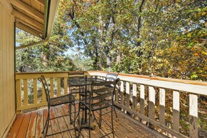 Outdoor dining - Rutter Family Retreat - Big Bear Cozy Cottage (Sugarloaf)