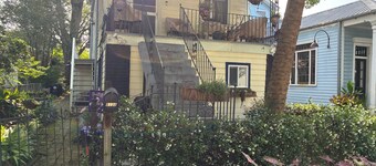 Hey foodies 1-BR apt on restaurant row. Wheelchair accessible and pets welcome!