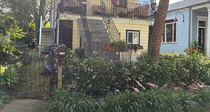 Hey foodies 1-BR apt on restaurant row. Wheelchair accessible and pets welcome!