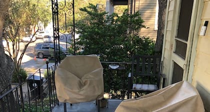 Hey foodies 1-BR apt on restaurant row. Wheelchair accessible and pets welcome!