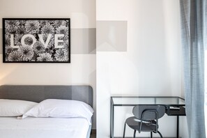 2 bedrooms, desk, iron/ironing board, WiFi