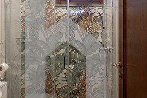 Dusche, Haartrockner, Bidet, Handtücher