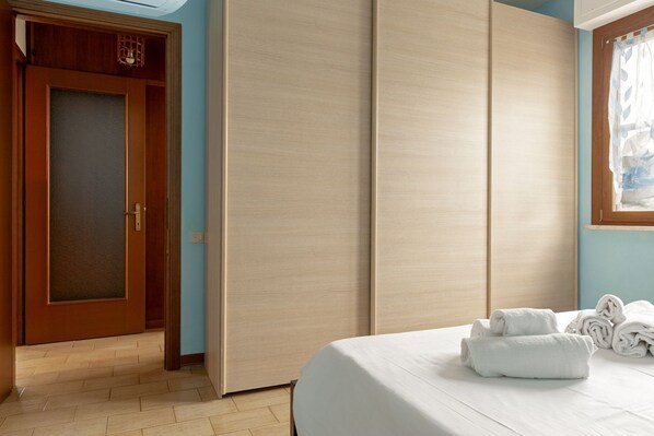 2 Schlafzimmer, Schreibtisch, Bügeleisen/Bügelbrett, WLAN