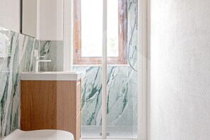 Shower, hair dryer, bidet, towels - Homiday - Relax and enjoy this brand-new, recently renovated one-bedroom apartment in the Pisa-Cisanello area, perfect for work, leisure, or medical trips. Just a short walk from the hospital and less than 10 minutes from the famous Leaning Tower, it’s (Pisa)
