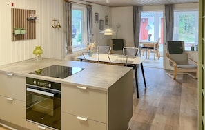 Kahvin-/teenkeitin, jääkaappi, mikroaaltouuni, liesi