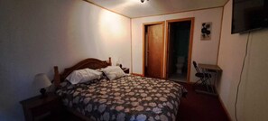 Chambre Triple Familiale, vue jardin | Bureau, espace de travail pour ordinateur portable