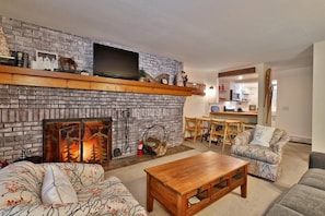Smart TV, fireplace