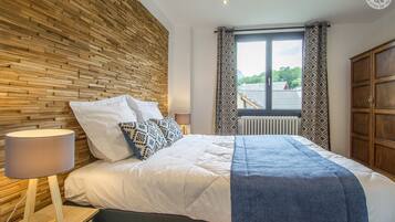 3 slaapkamers, een strijkplank/strijkijzer, reisbedje, gratis wifi