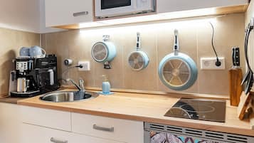 Fridge, microwave, coffee/tea maker, electric kettle