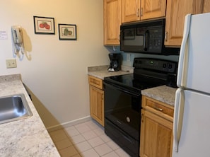 Fridge, microwave, oven, stovetop - Loon - Woodstock - Deer Park Resort Getaway  (Woodstock)